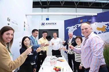 Kautex Jamus Ya Amince da oda na gaba-Gen KBB100D daga Radius abokin ciniki na Amurka a K2025